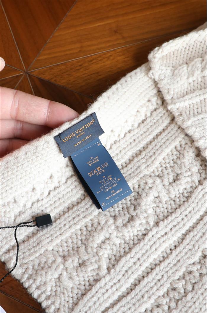 2026116115858338 100